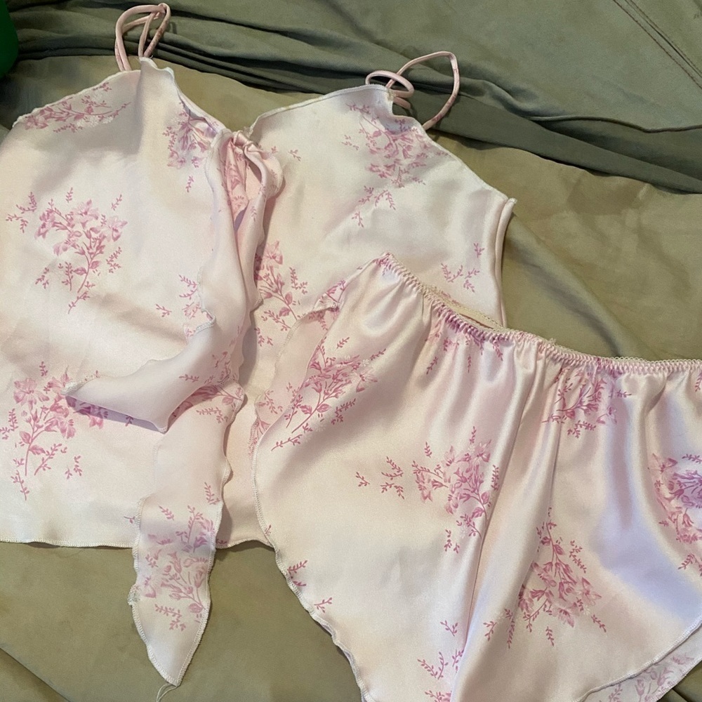Vintage 2 piece dainty floral pajama set